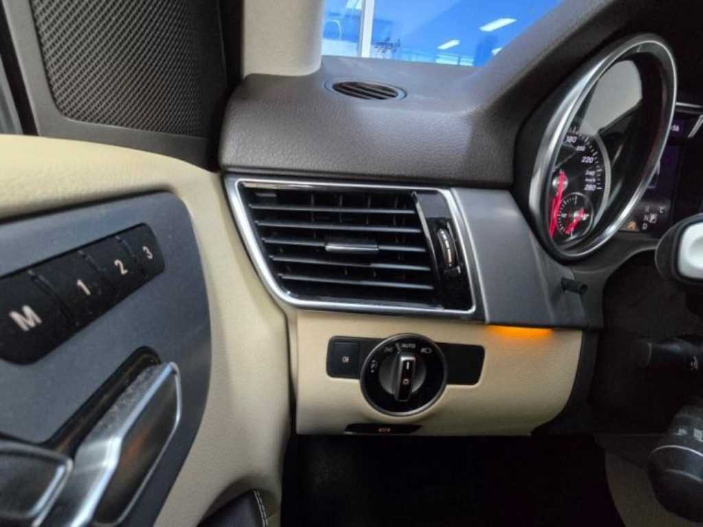 Mercedes Benz GLE Class - Vista 8