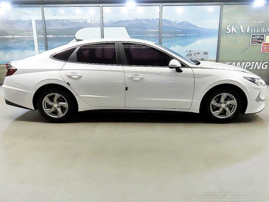 HYUNDAI Sonata - Vista 3