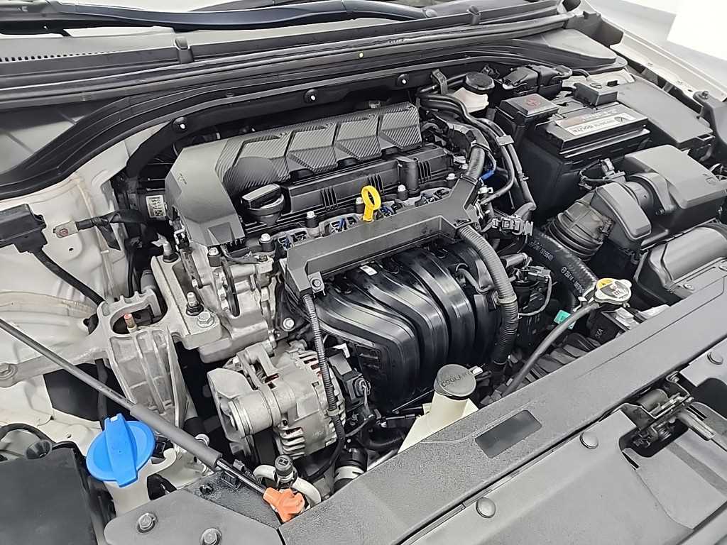 HYUNDAI Avante - Vista 5