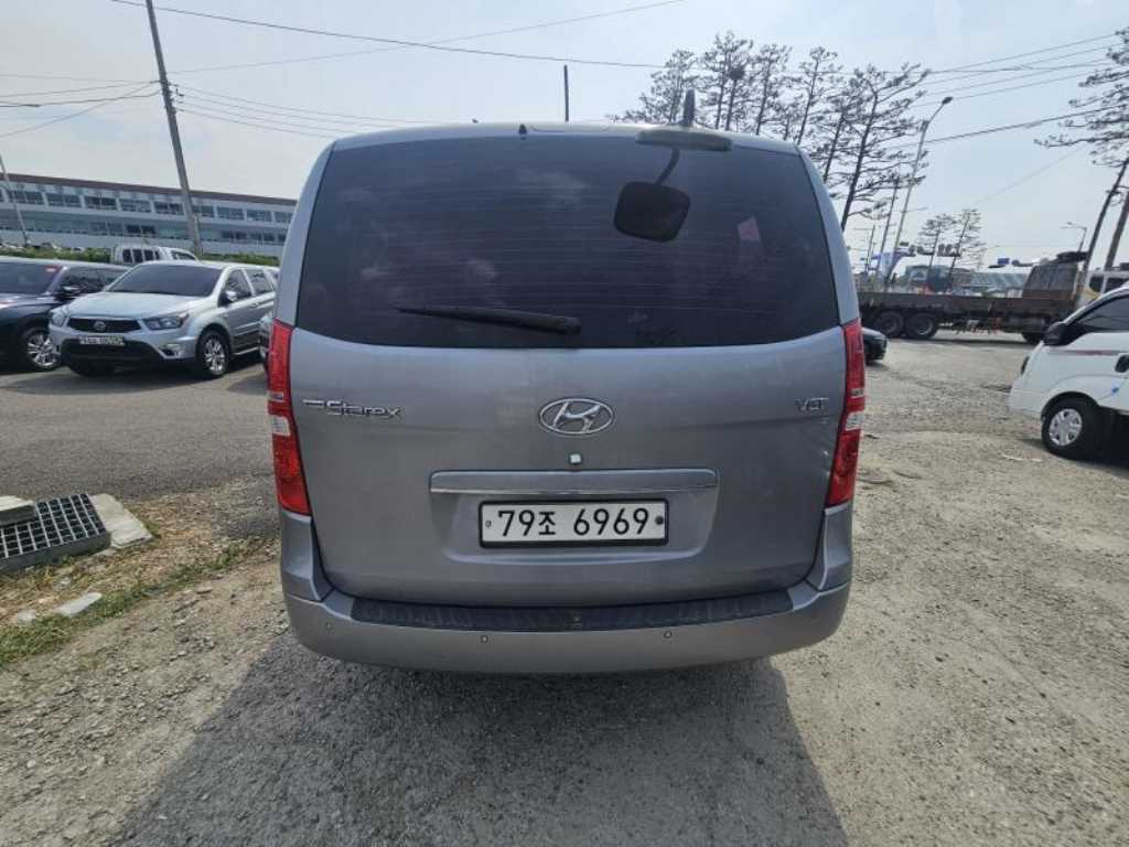 HYUNDAI Starex - Vista 6