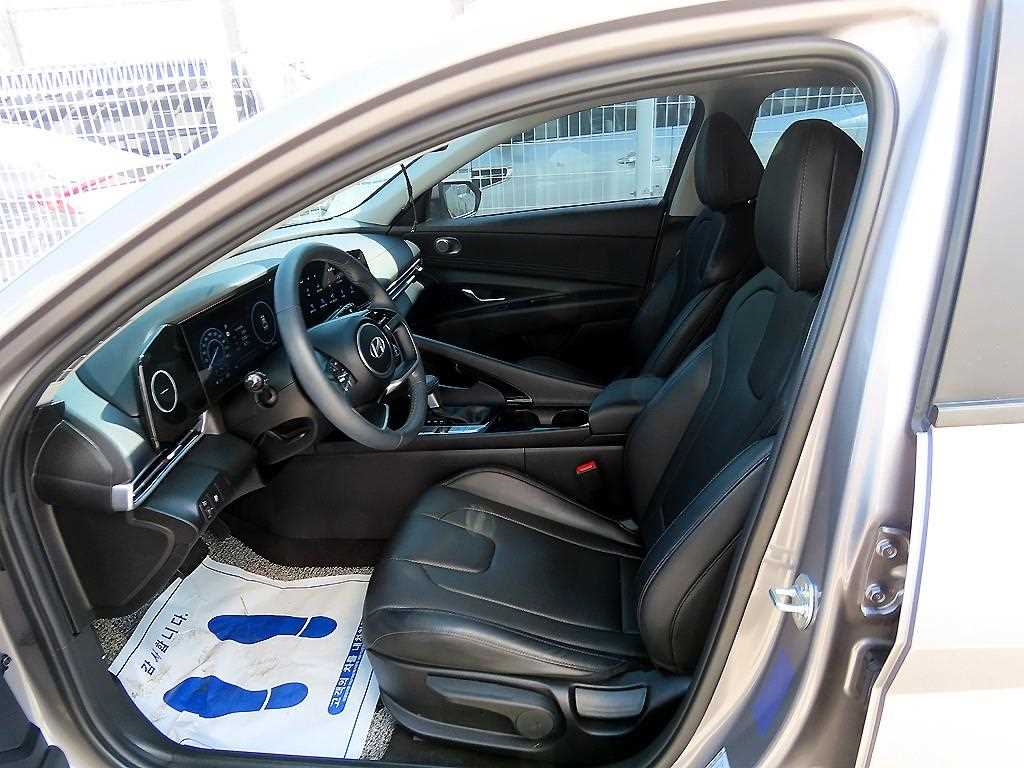 HYUNDAI Avante - Vista 5