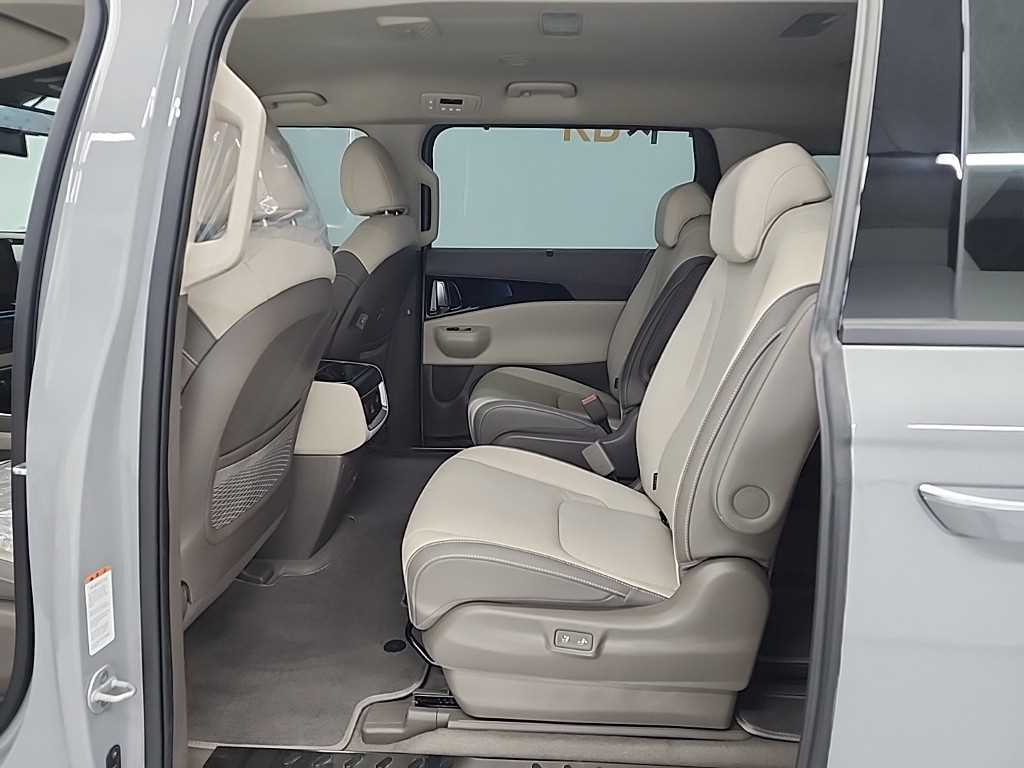 KIA Carnival - Vista 12