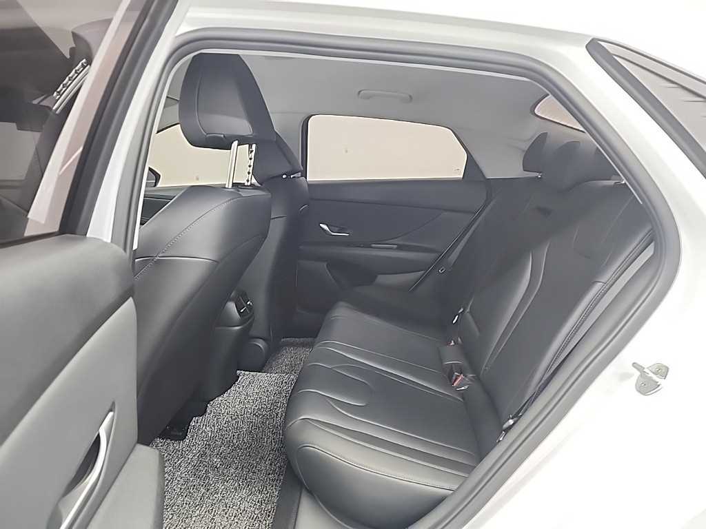 HYUNDAI Avante - Vista 12