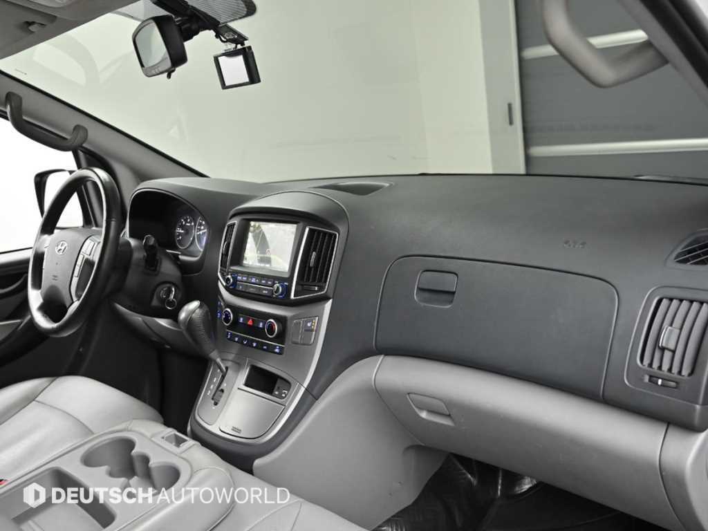 HYUNDAI Starex - Vista 7