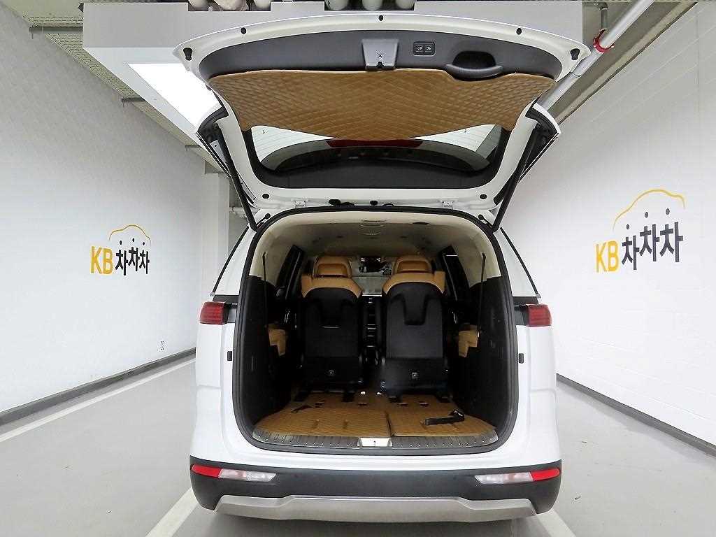 KIA Carnival - Vista 5