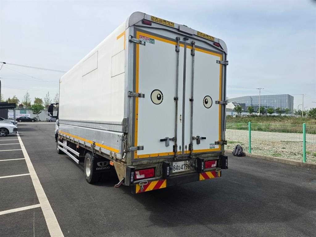 medium and large cargo truck - Vista 2