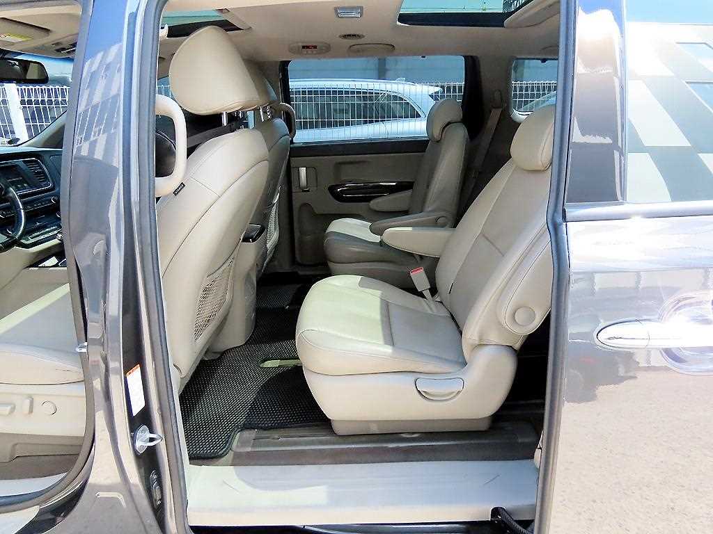 KIA Carnival - Vista 6