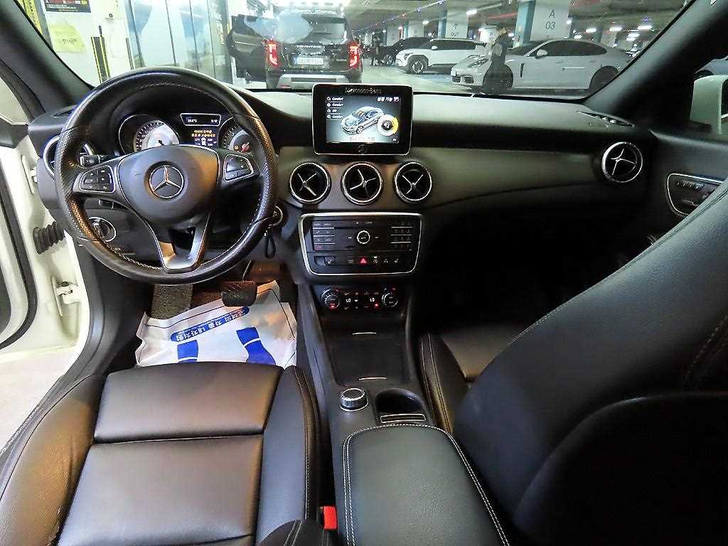 Mercedes Benz CLA Class - Vista 10