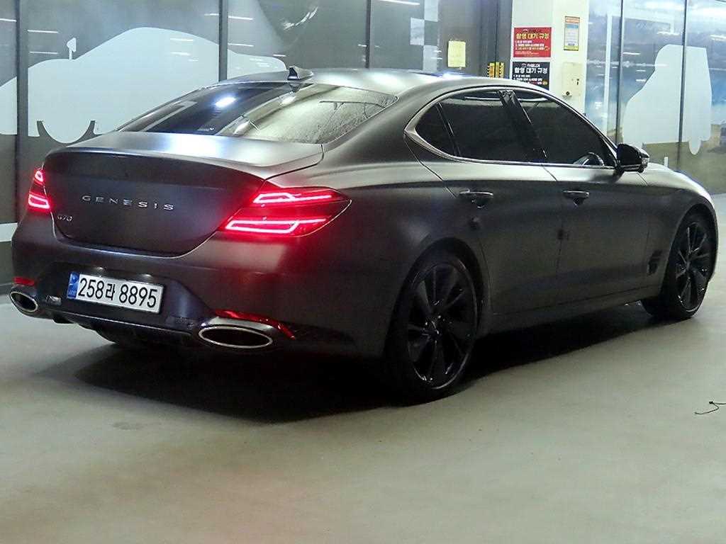Genesis G70 - Vista 4