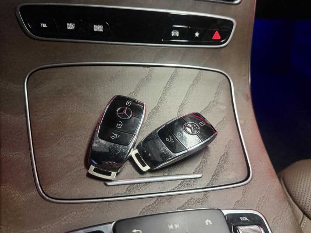 Mercedes Benz E class - Vista 12