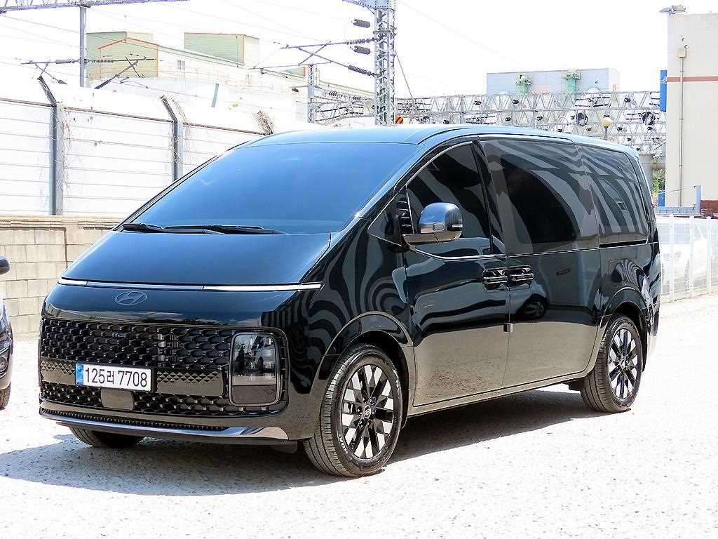 HYUNDAI Staria - Vista 2