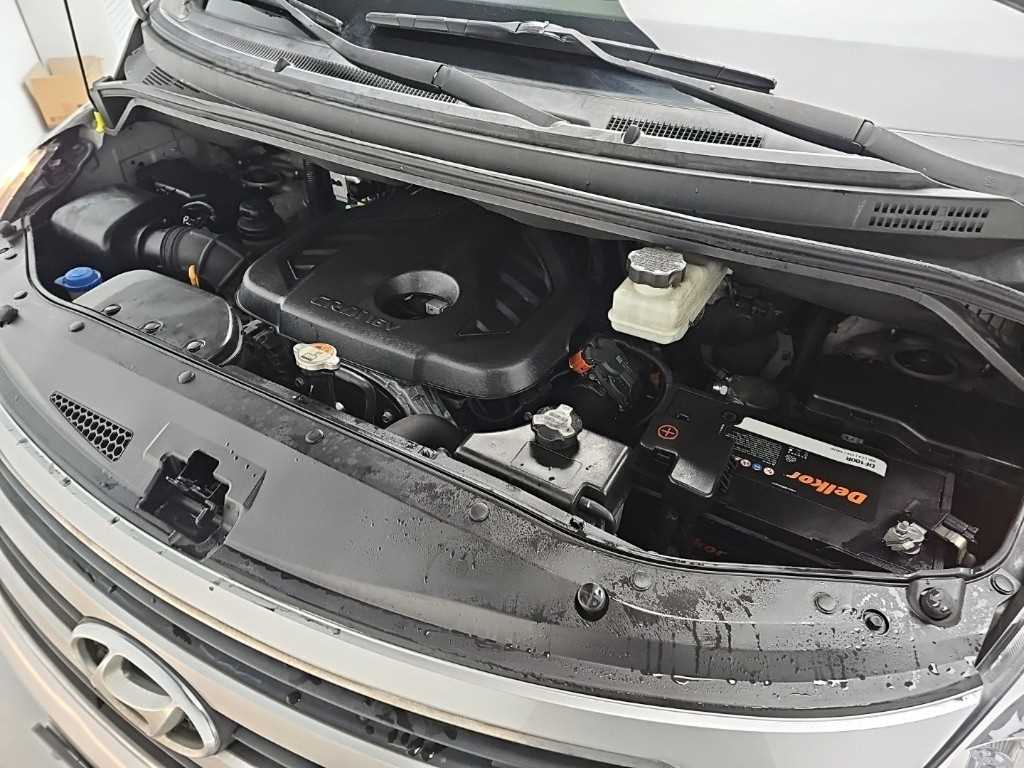 HYUNDAI Starex - Vista 5
