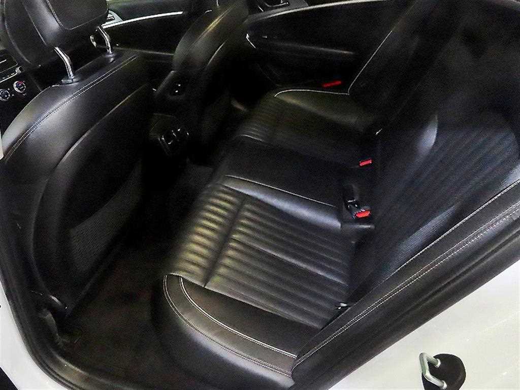 Genesis G70 - Vista 7
