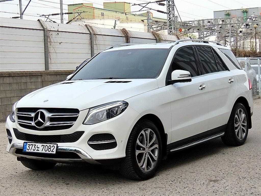 Mercedes Benz GLE Class - Vista 2