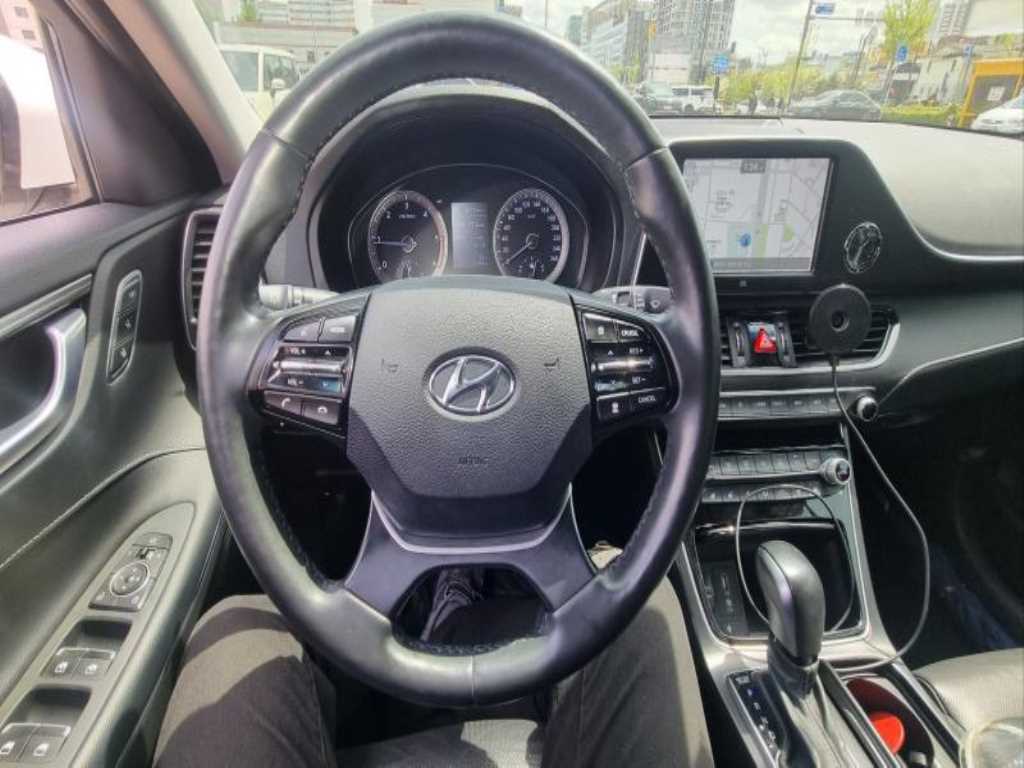 HYUNDAI Grandeur - Vista 10