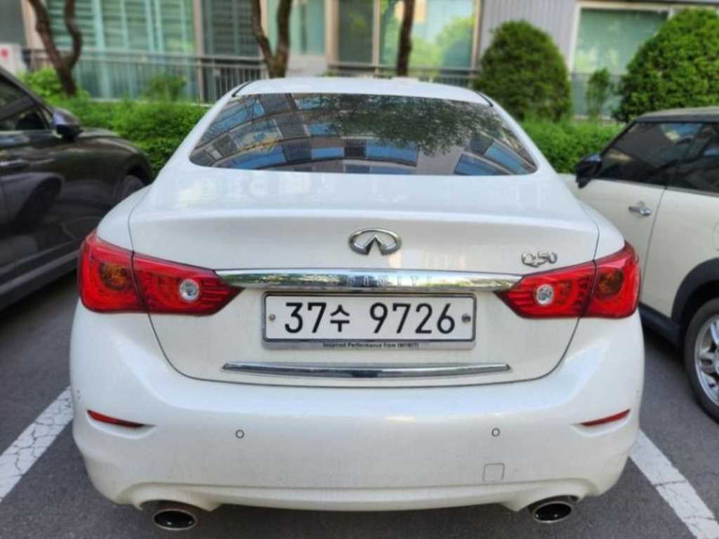 Infiniti Q - Vista 2