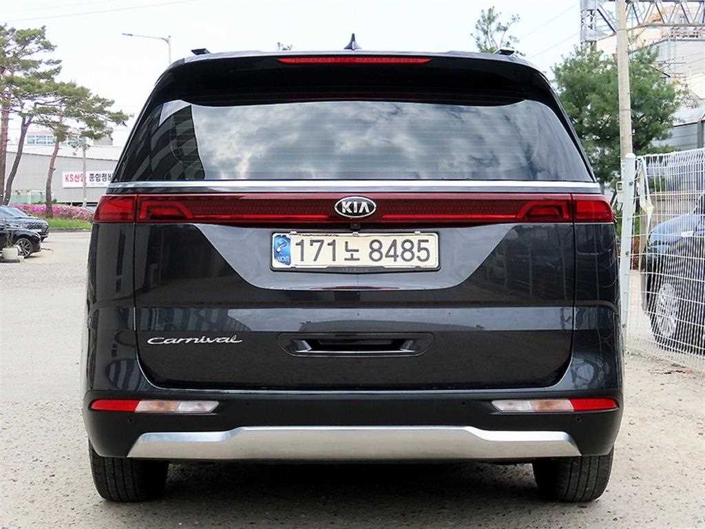 KIA Carnival - Vista 4