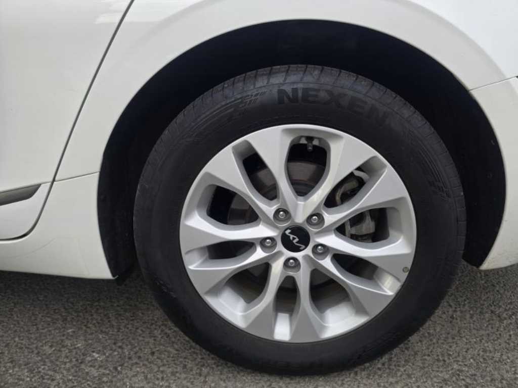 KIA K8 - Vista 6