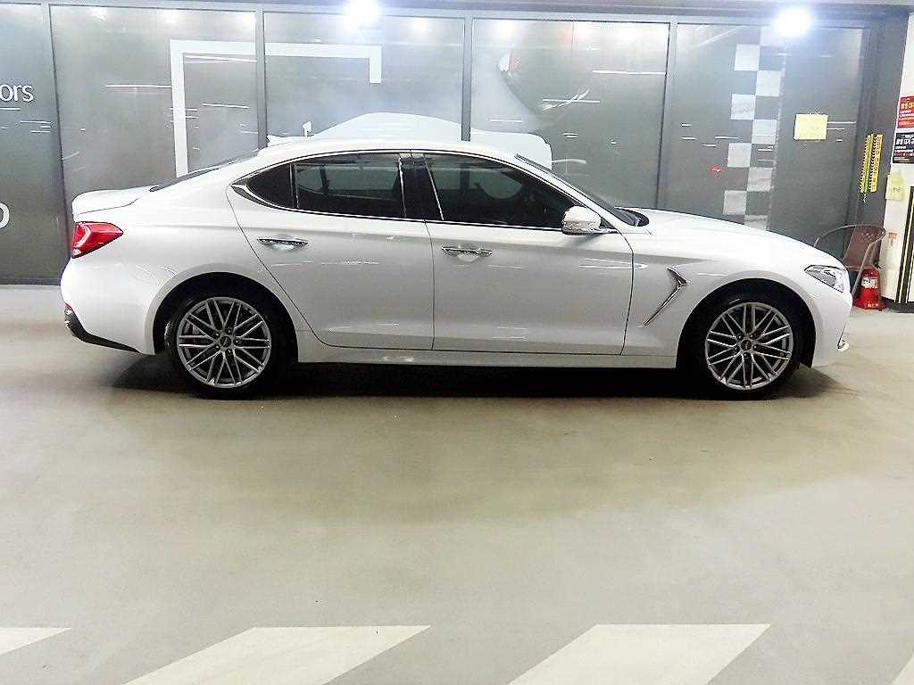 Genesis G70 - Vista 3