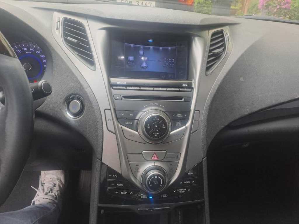 HYUNDAI Grandeur - Vista 11