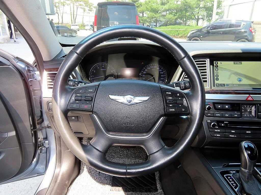 HYUNDAI Genesis - Vista 8