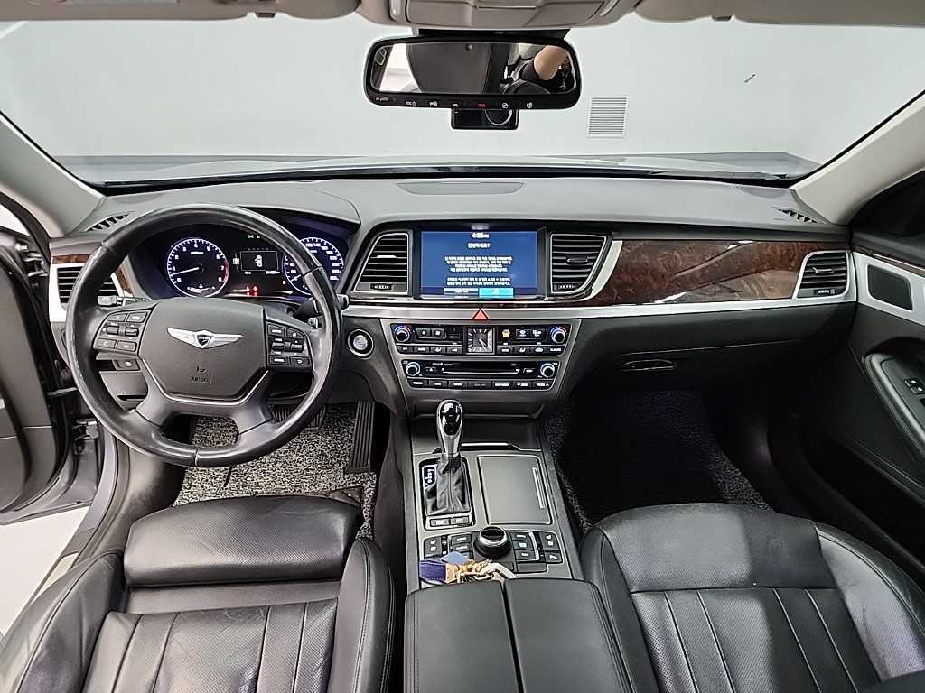 HYUNDAI Genesis - Vista 7