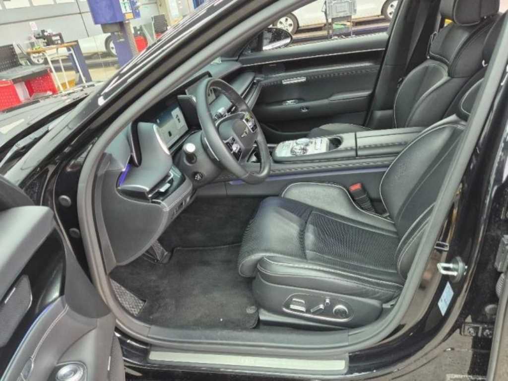Genesis G90 - Vista 7
