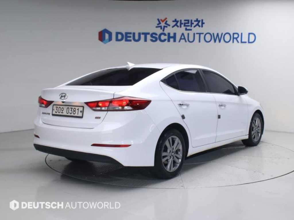 HYUNDAI Avante - Vista 4