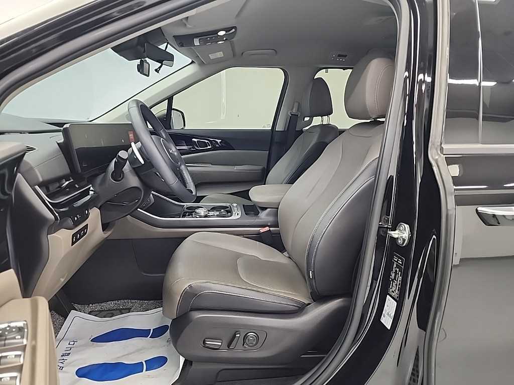 KIA Carnival - Vista 11