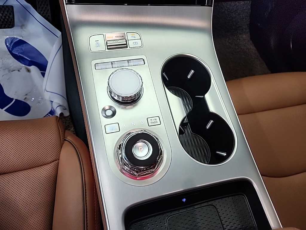 Genesis GV70 - Vista 8
