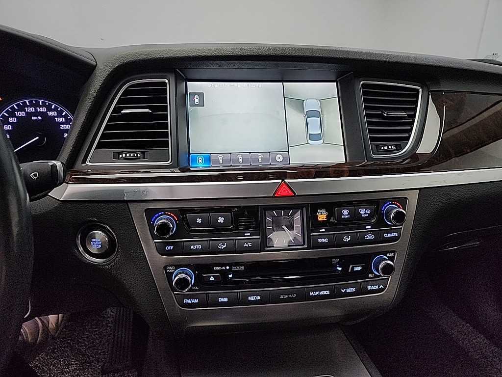 HYUNDAI Genesis - Vista 10