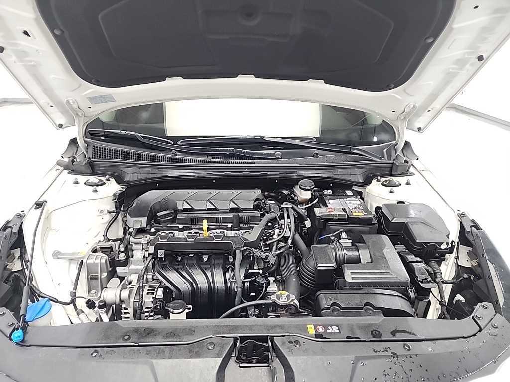 HYUNDAI Avante - Vista 5