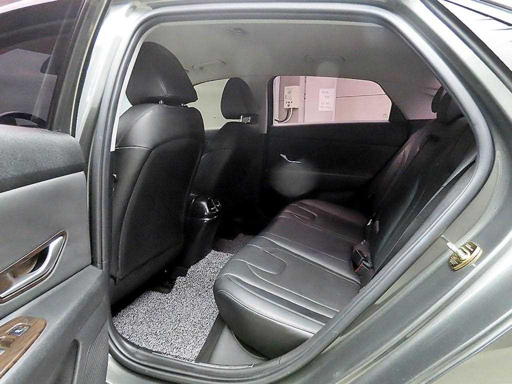 HYUNDAI Avante - Vista 6