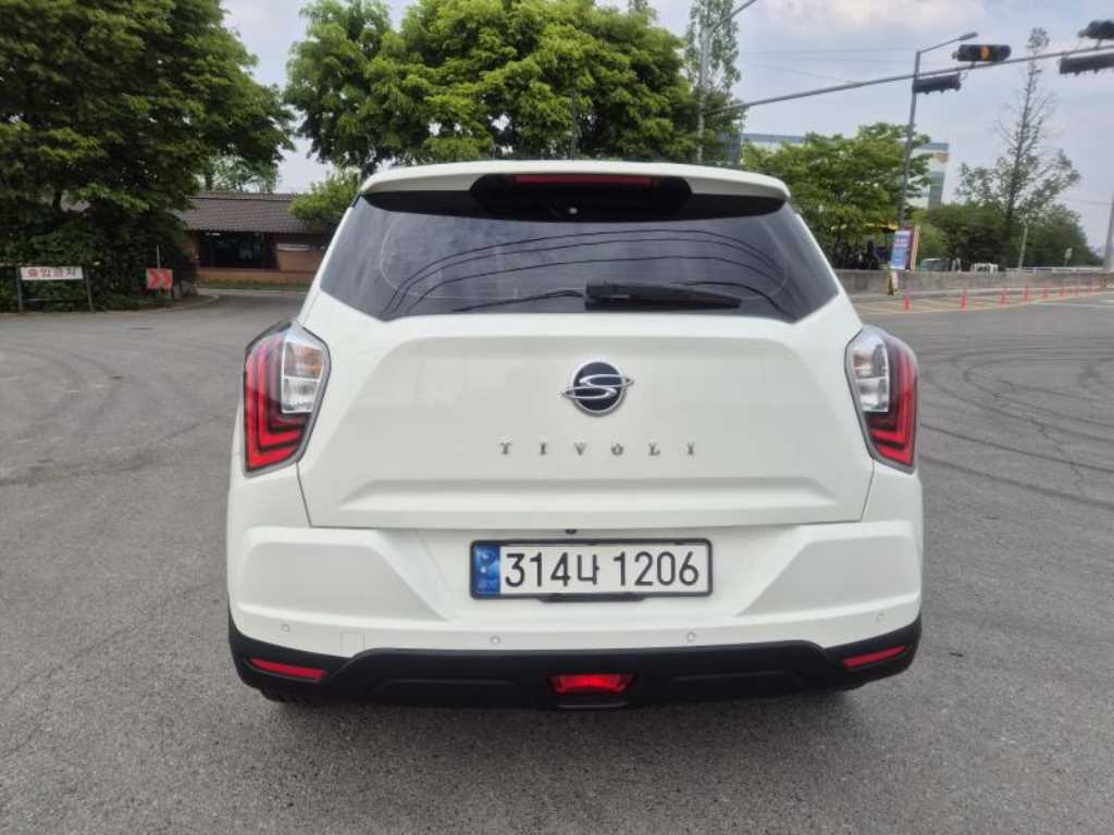 Ssangyong Tivoli - Vista 5