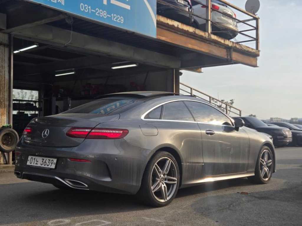 Mercedes Benz E class - Vista 3