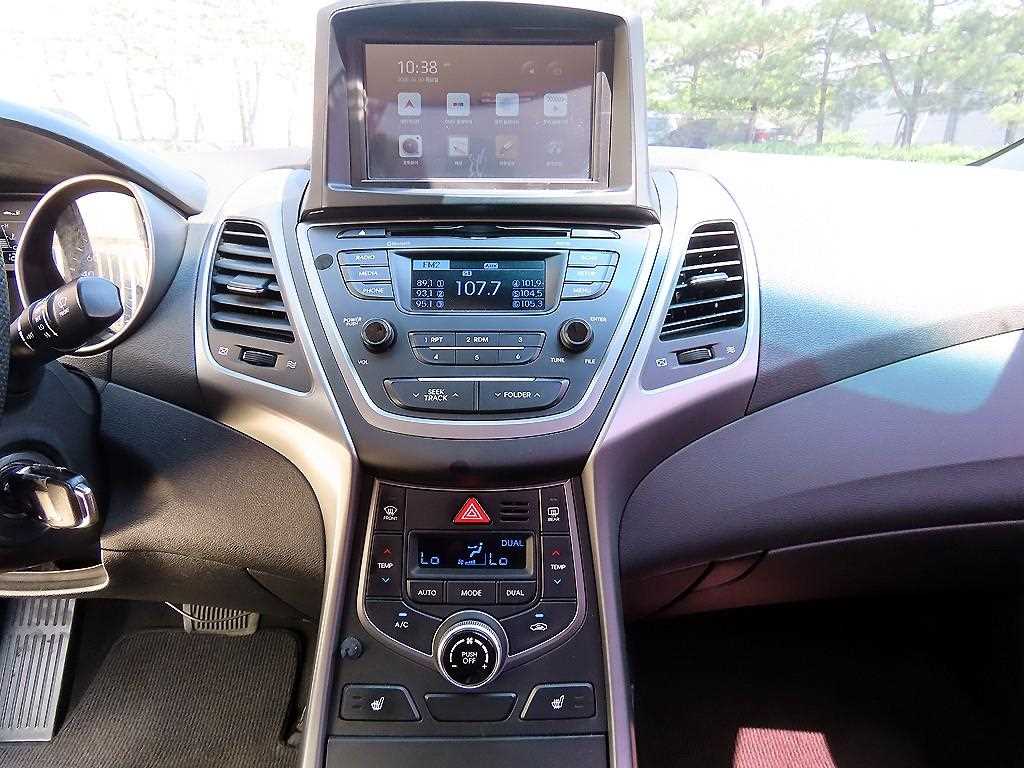 HYUNDAI Avante 2015 Gris - Importación desde Corea - HF Imports Iquique - Foto 13