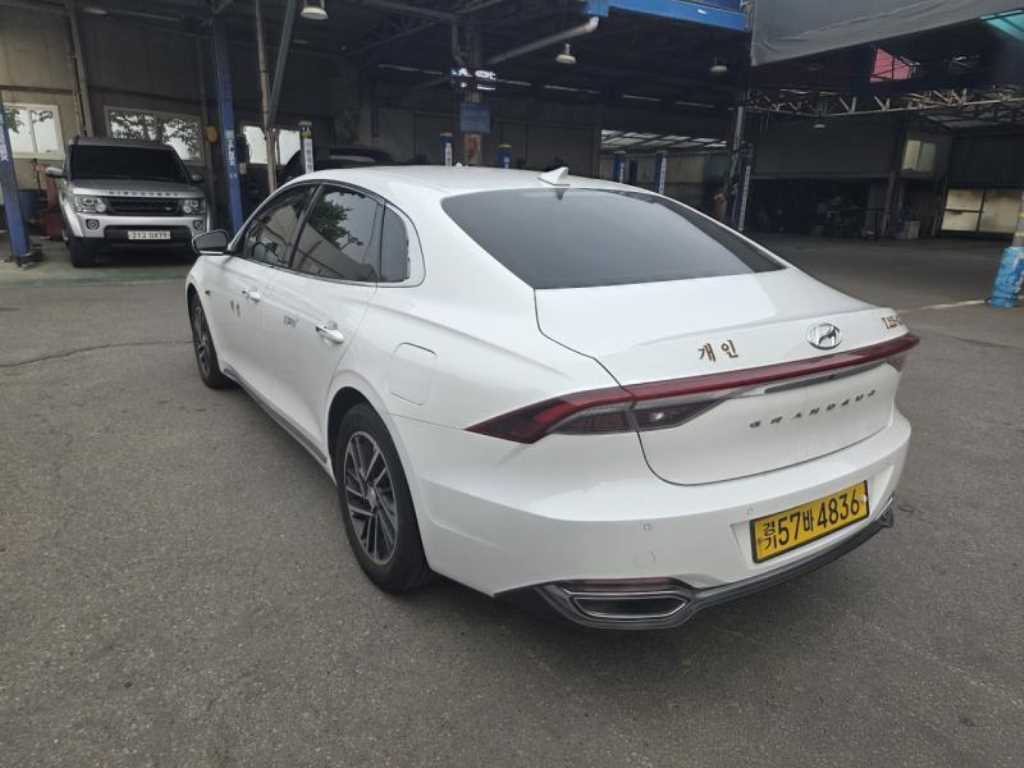 HYUNDAI Grandeur - Vista 5