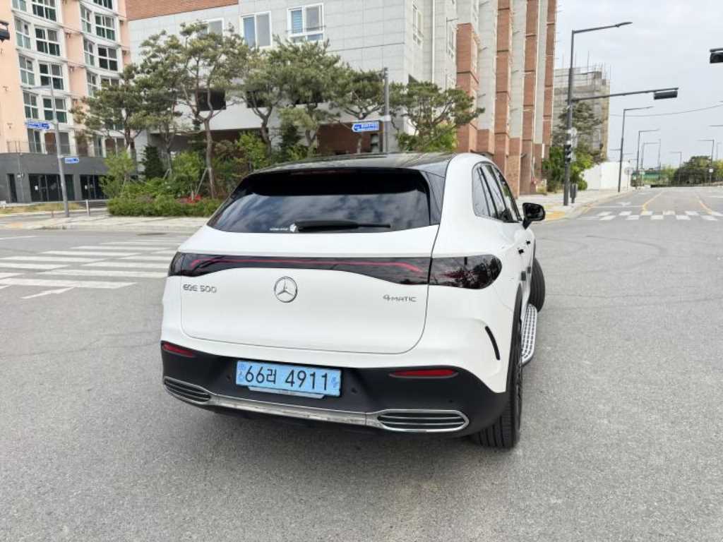 Mercedes Benz EQE - Vista 6