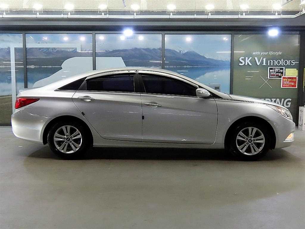 HYUNDAI Sonata - Vista 3