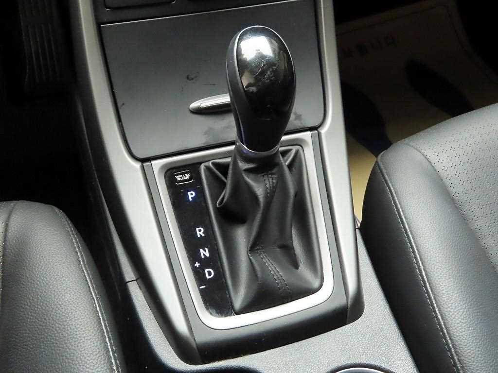 HYUNDAI Avante - Vista 10
