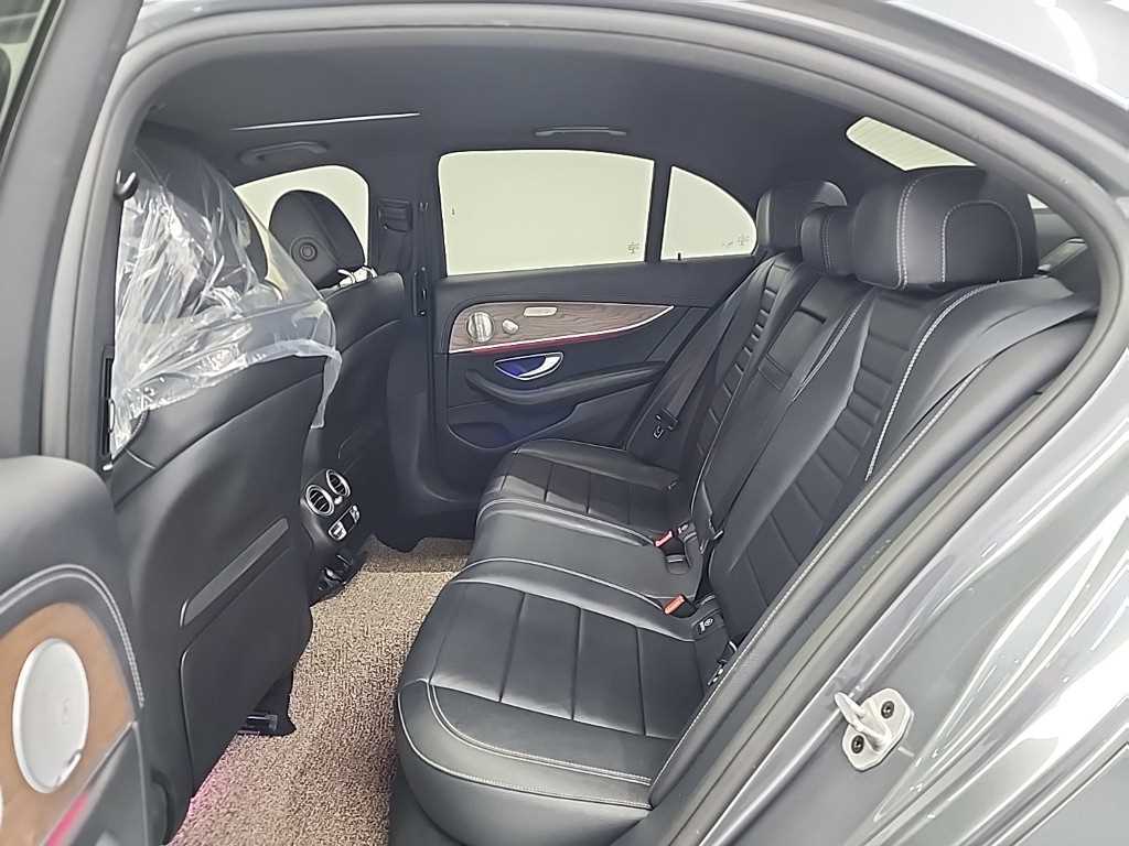 Mercedes Benz E class - Vista 12