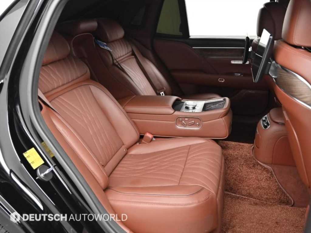 Genesis G90 - Vista 12