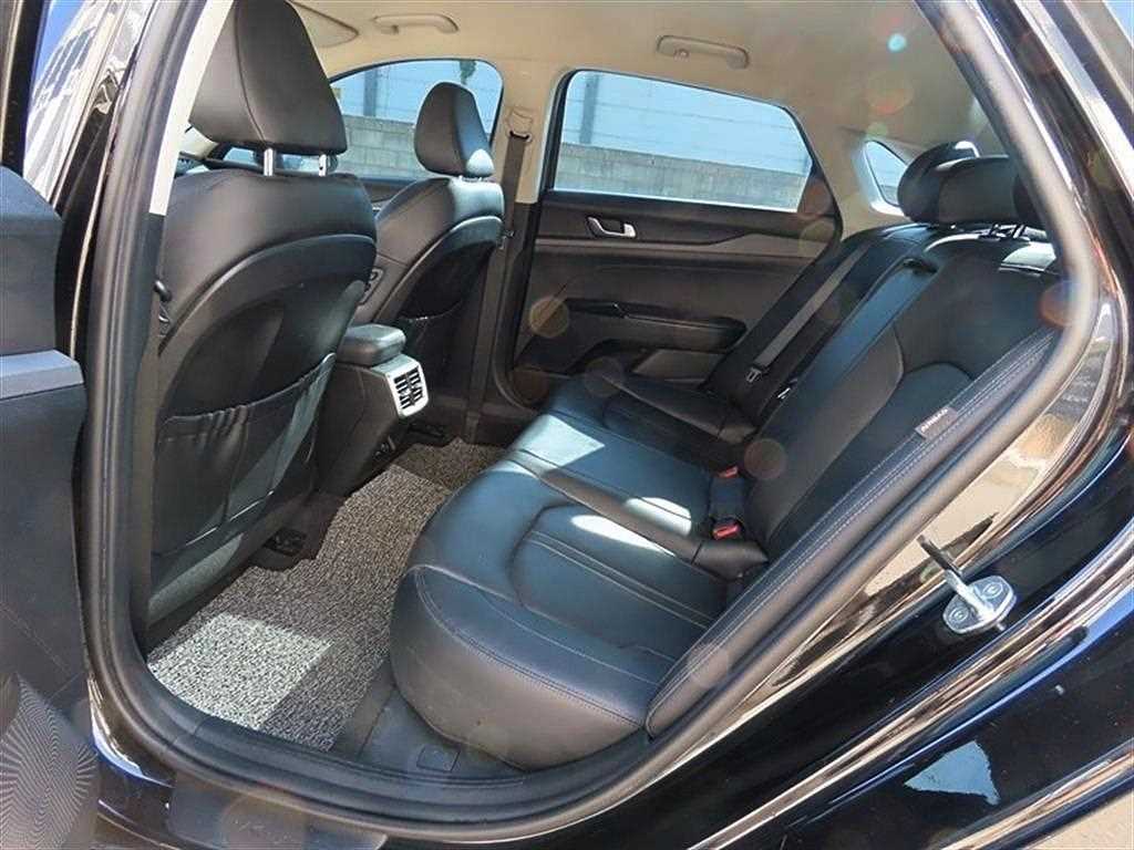 KIA K5 - Vista 7