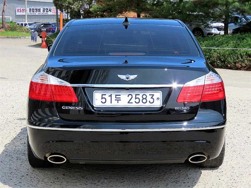 HYUNDAI Genesis - Vista 4