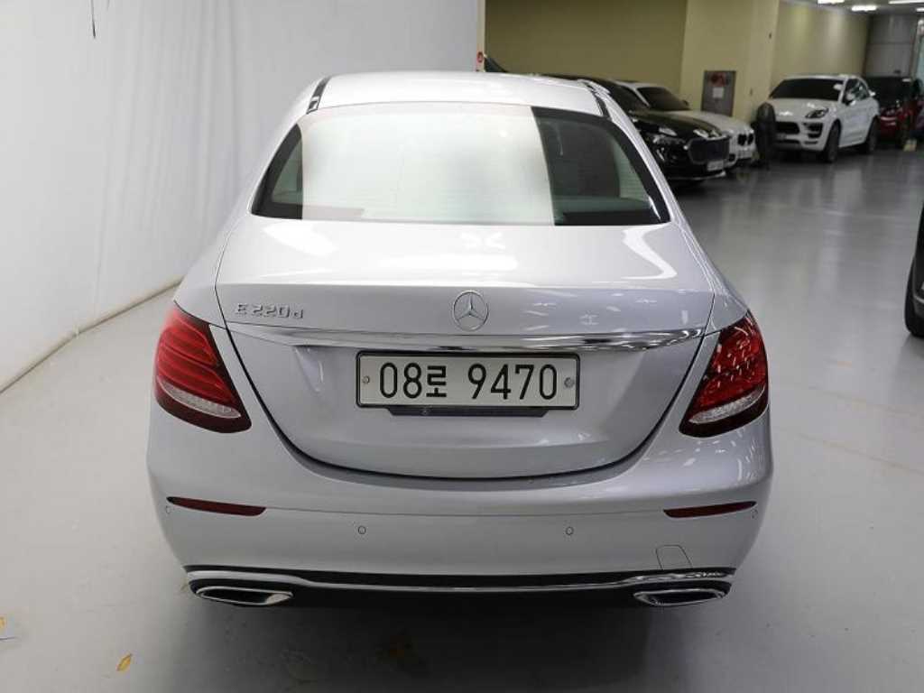 Mercedes Benz E class - Vista 5