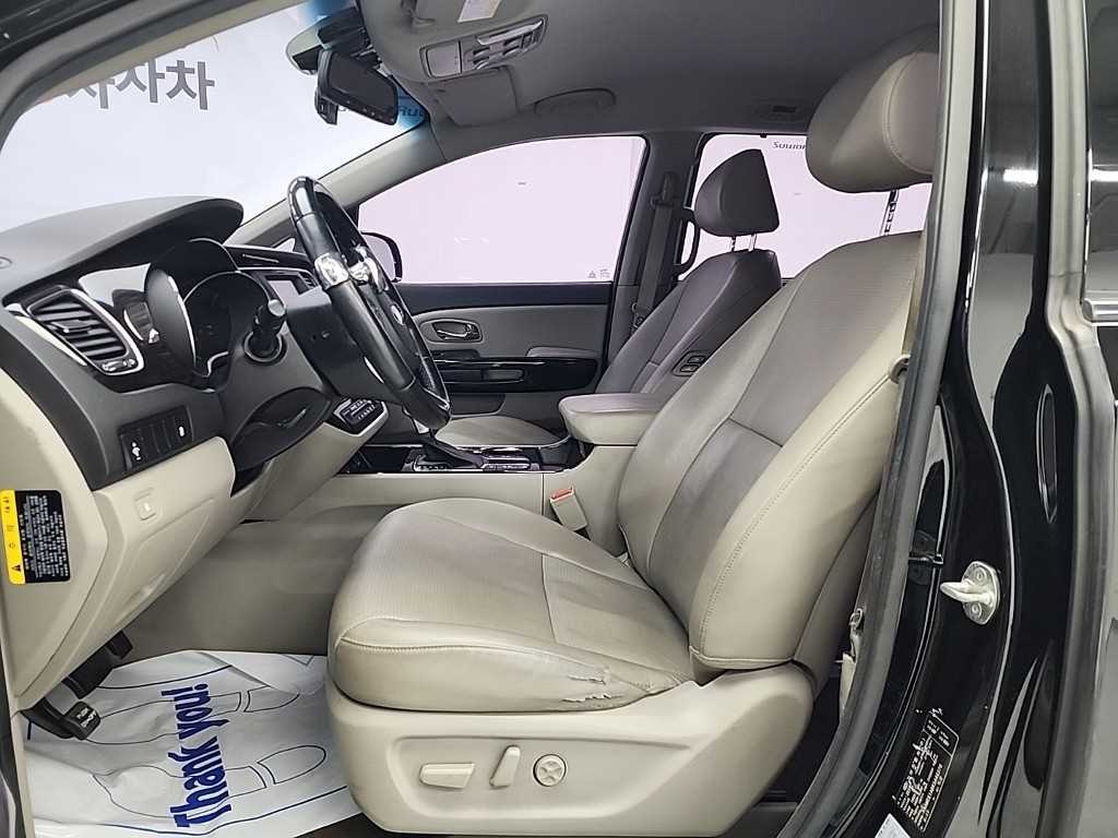 KIA Carnival - Vista 11