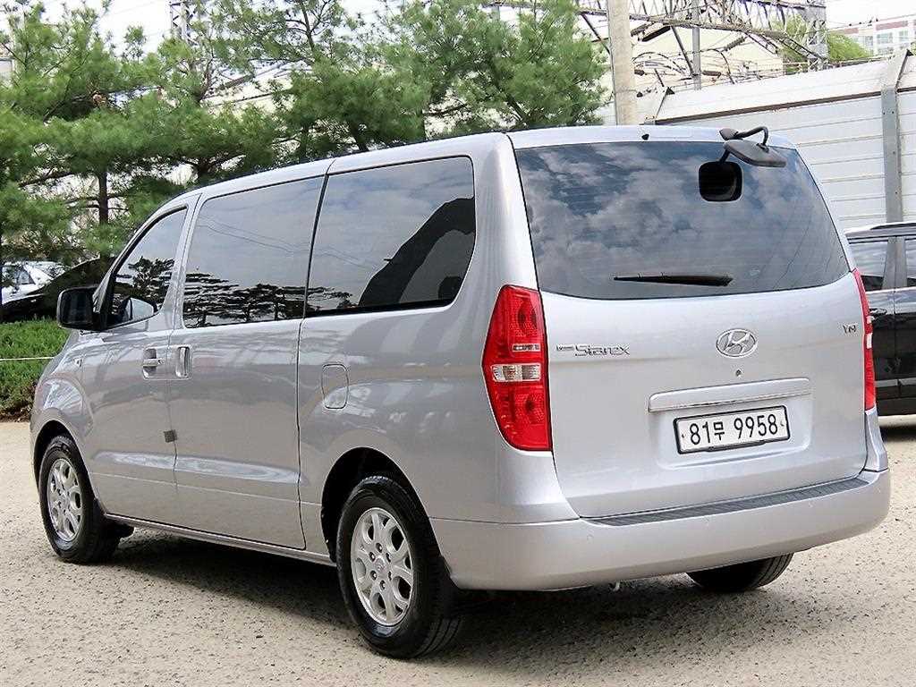HYUNDAI Starex - Vista 3
