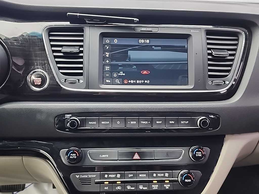 KIA Carnival - Vista 10
