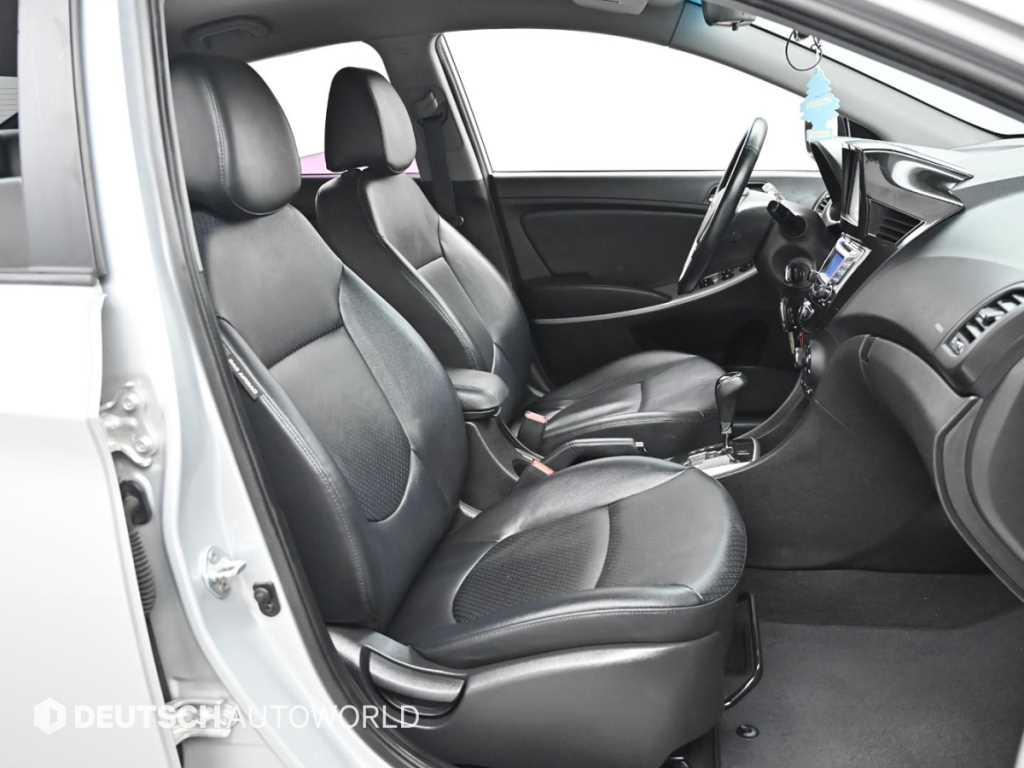 HYUNDAI Accent - Vista 10