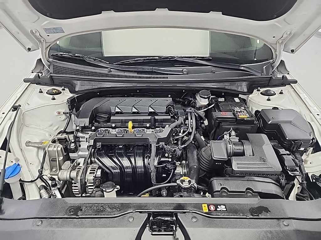 HYUNDAI Avante - Vista 5